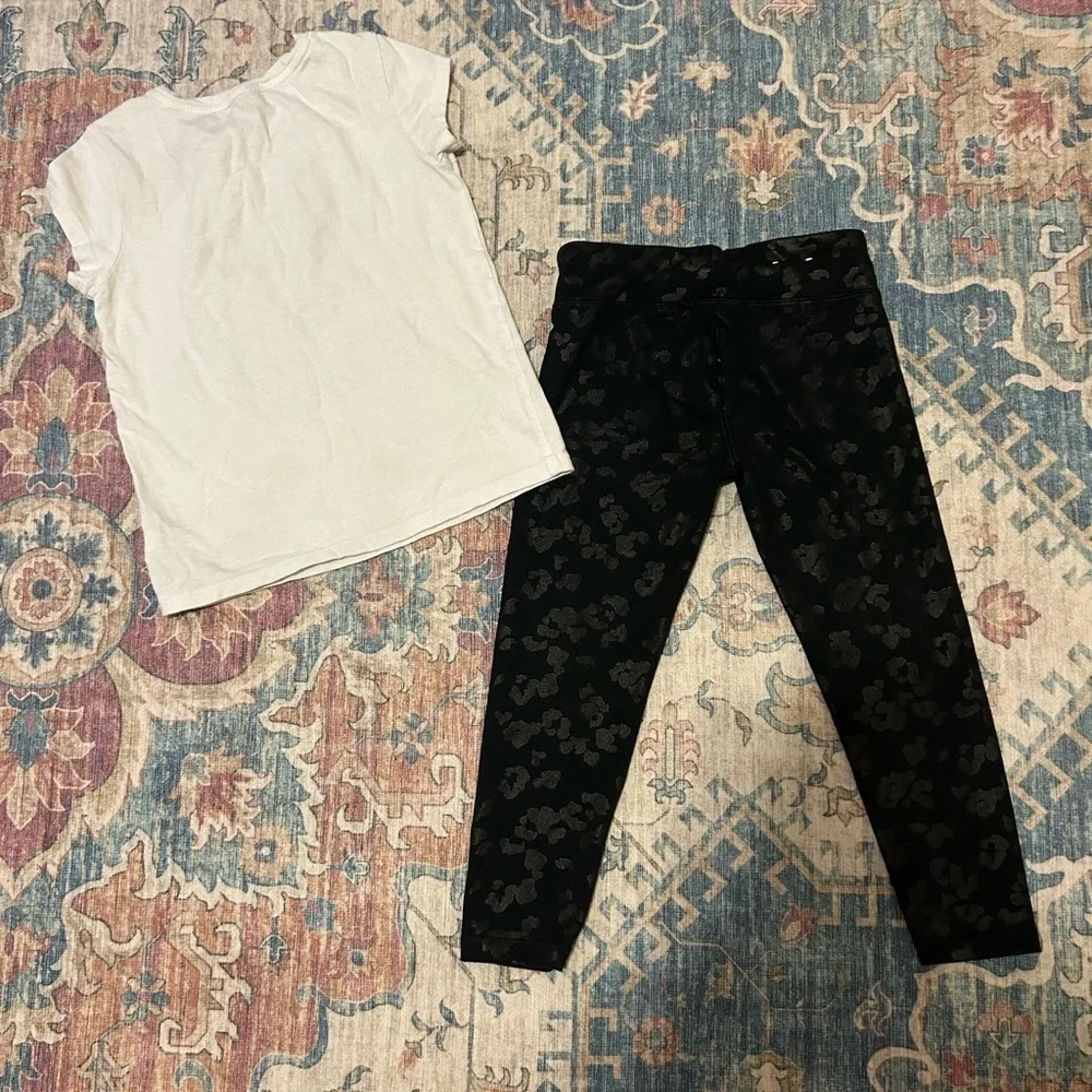 Girls size 5 outfit, leggings and tee, baby gap